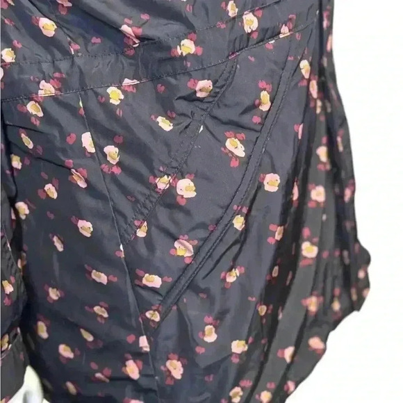 Cabi Rainy Day Reflective Floral Jacket 4115 Oversized Medium Size. - Picture 9 of 13